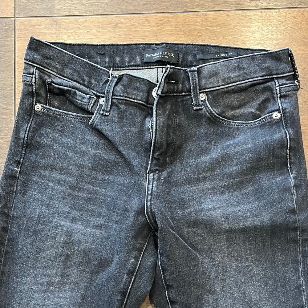 EUC Banana Republic Women’s Premium Black Denim Skinny Cropped Jeans, size 27